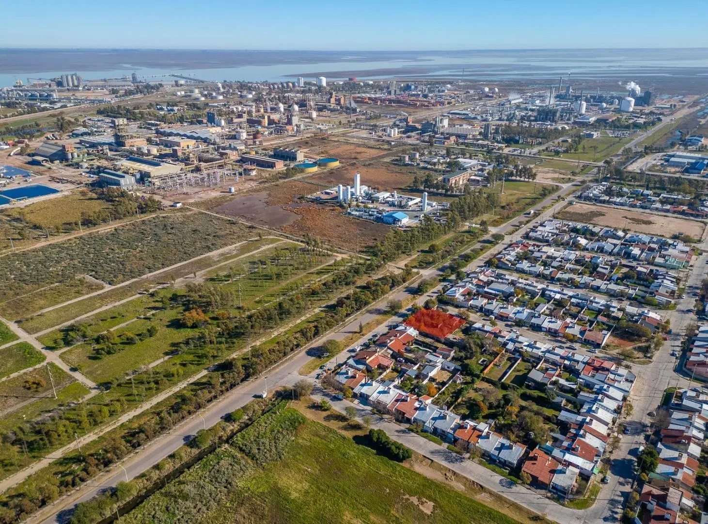 Lote  sobre asfalto, a Metros de parque Industrial en Ing. White 3
