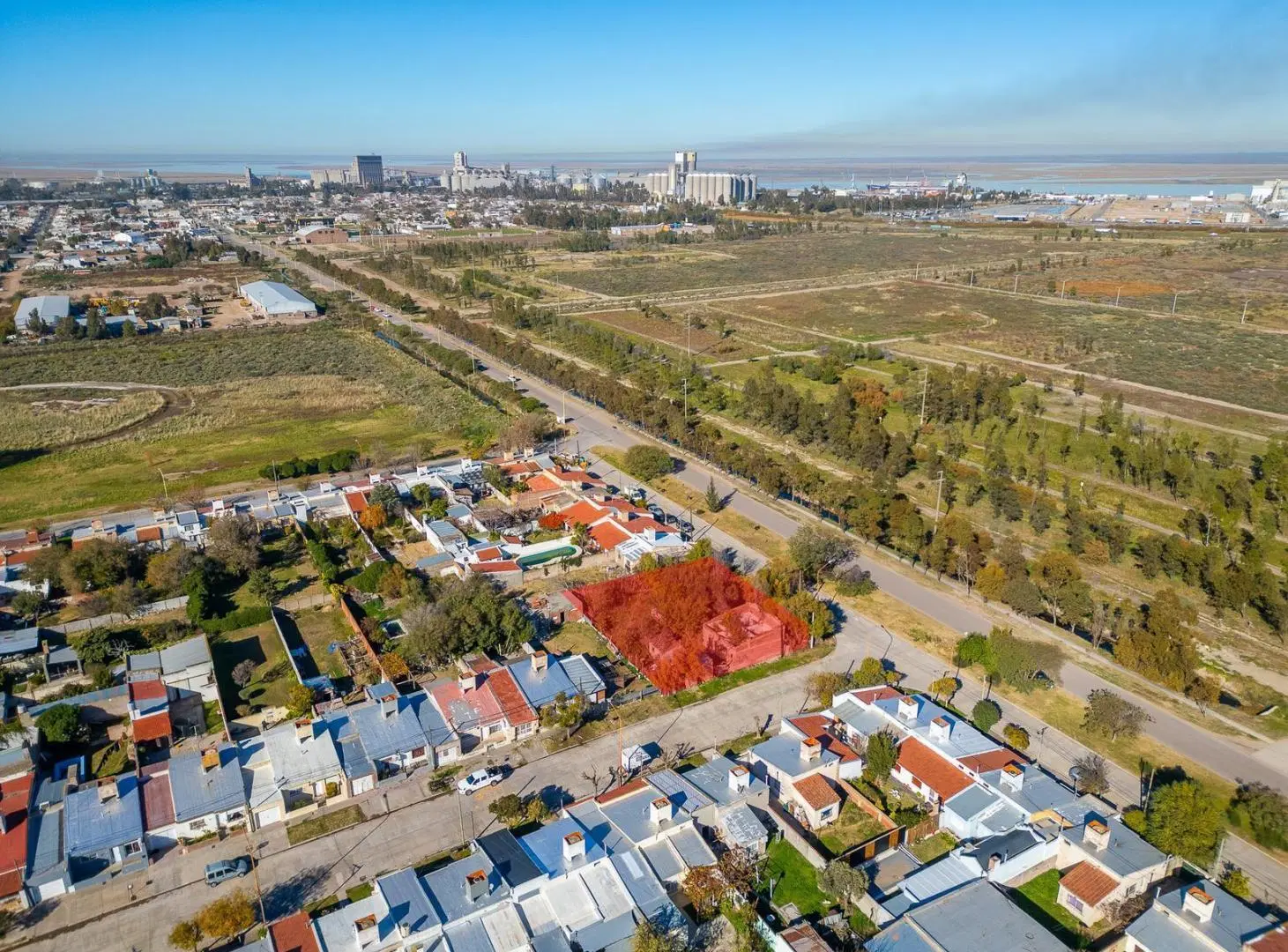 Lote  sobre asfalto, a Metros de parque Industrial en Ing. White 2