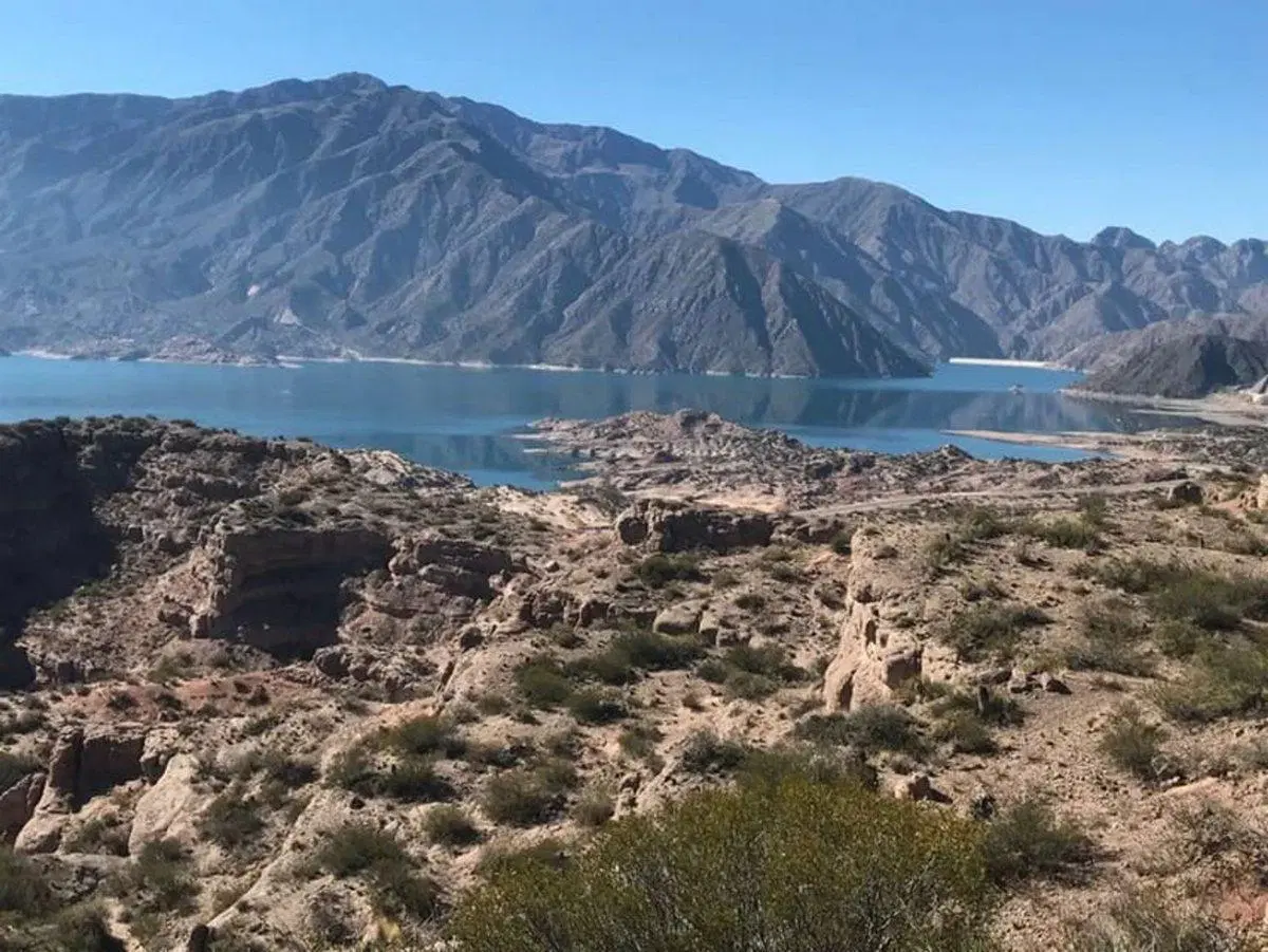VENTA CABAÑA A ESTRENAR FRENTE AL DIQU POTRERILLOS 3