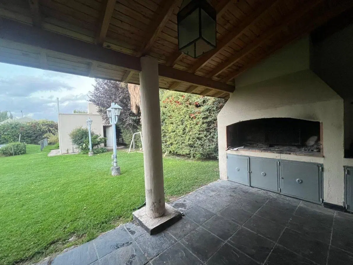 Venta Casa Barrio Liceo 1 2 dormitorios y 3 baños 5