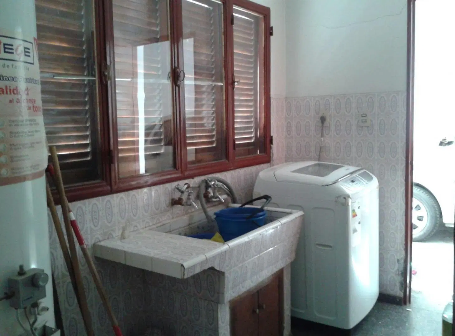 Venta casa con Gran Salón a metros de Costanera 8