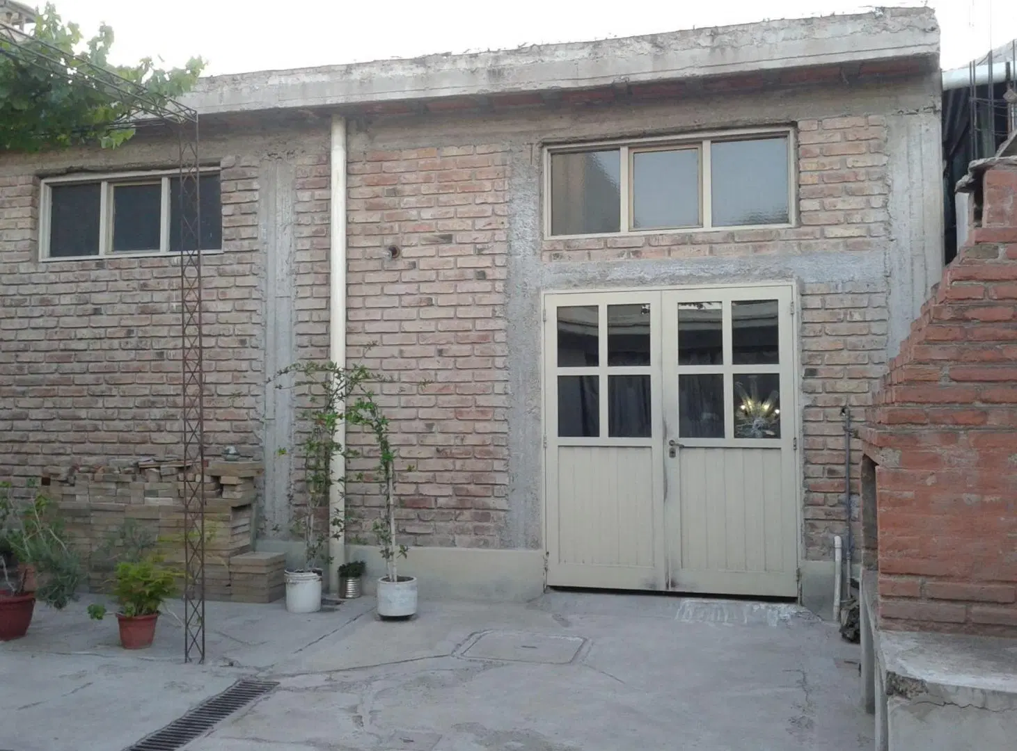 Venta casa con Gran Salón a metros de Costanera 2