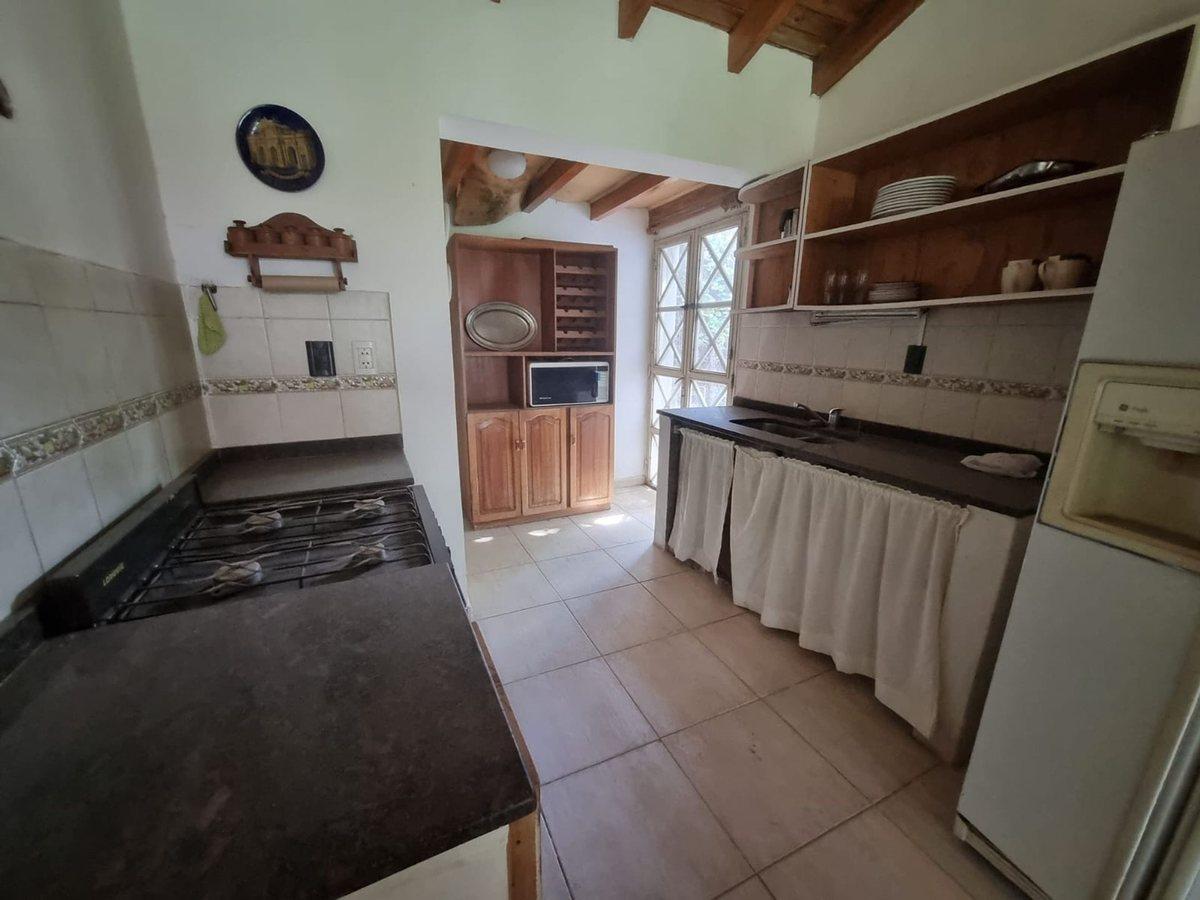 Foto de CASA VISTALBA APTA CREDITO 3 DORM SAUNA PILETA, imagen 1