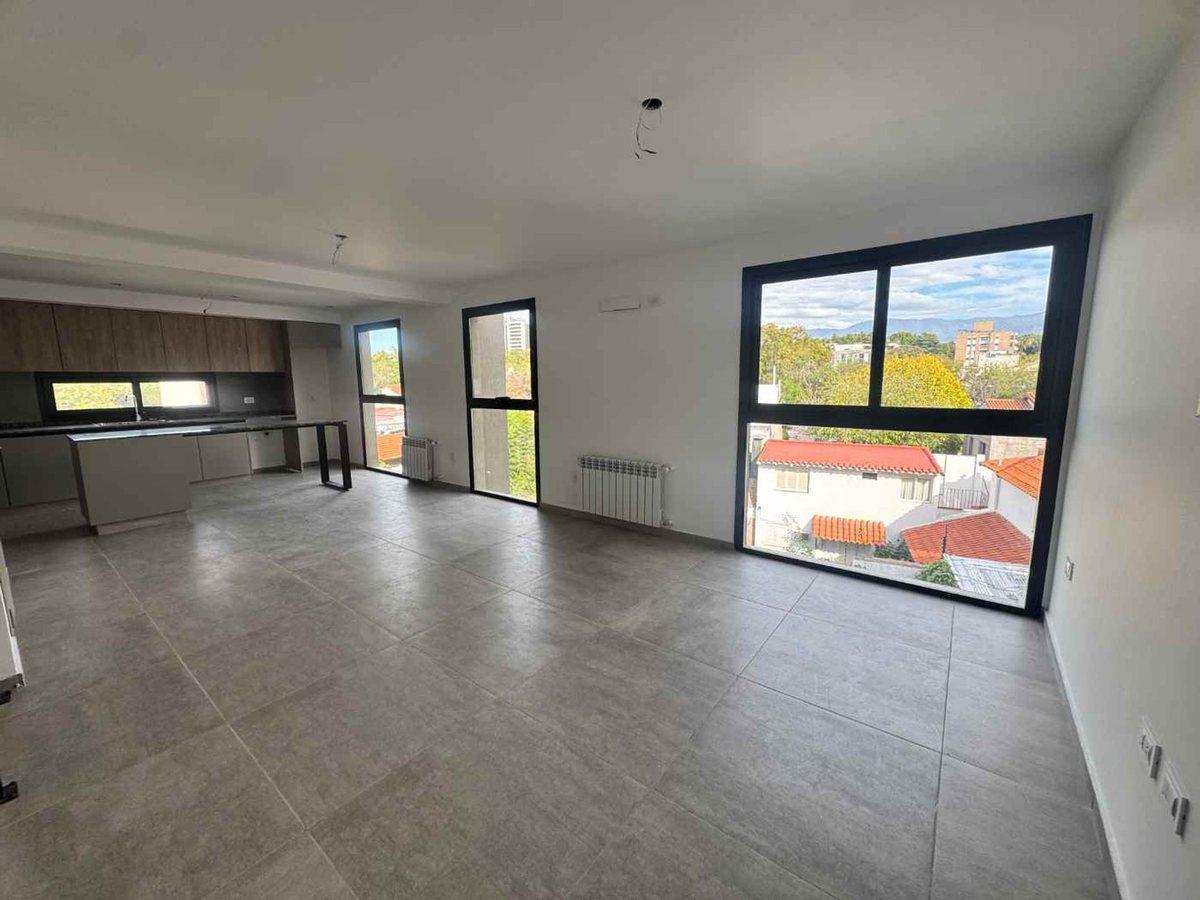 Foto de EXCLUSIVO DUPLEX EN 5TA SECCION, imagen 1