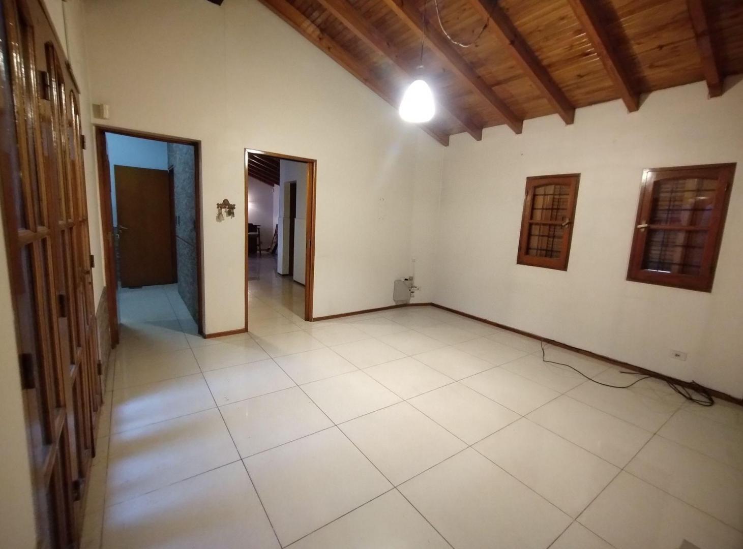 Foto de Casa en Venta 3 Dorm 4ta sección Oeste Capital, imagen 5