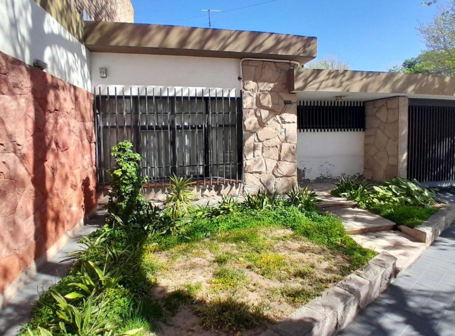 Foto de VENTA CASA BENEGAS GODOY CRUZ 3 DORMITORIOS, imagen 2