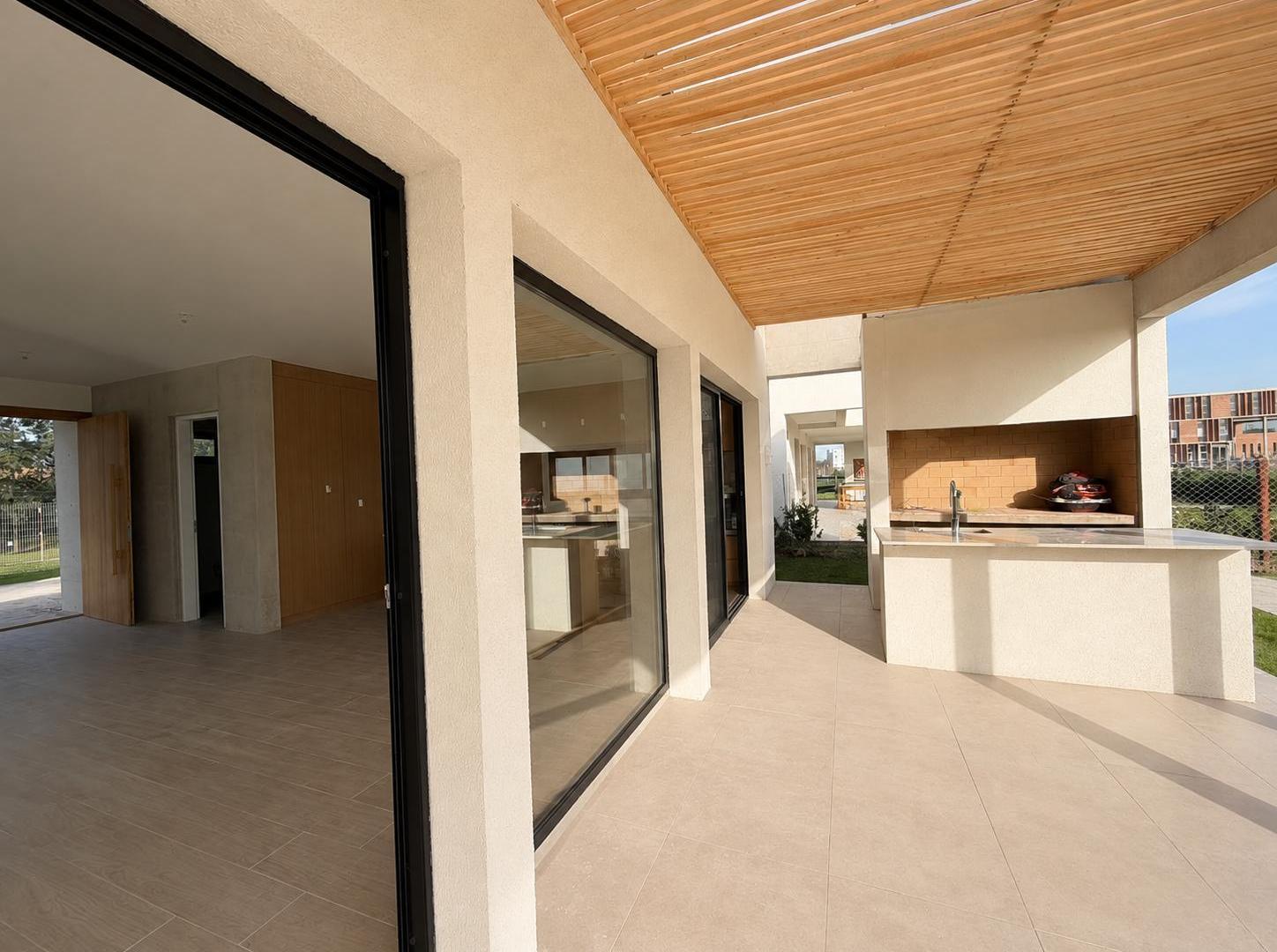 Foto de Casa en alquiler a estrenar en Barrio Cerrado - Senderos 1, Bella Vista, imagen 1