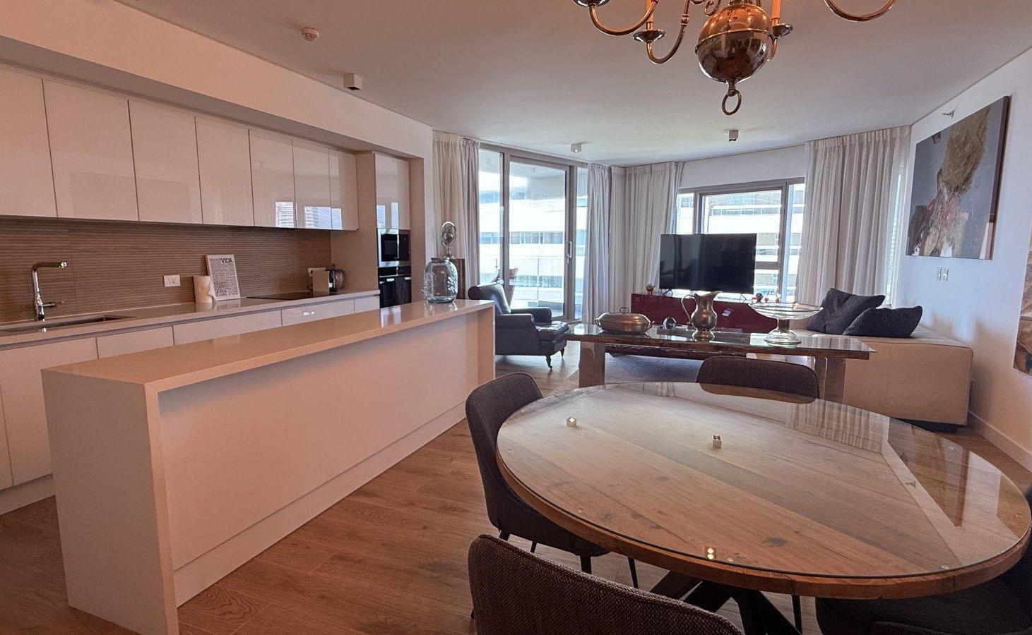 Foto de VENTA APARTAMENTO TORRE TRUMP 3 AMBIENTES 1 COCHERA PUNTA DEL ESTE, imagen 2