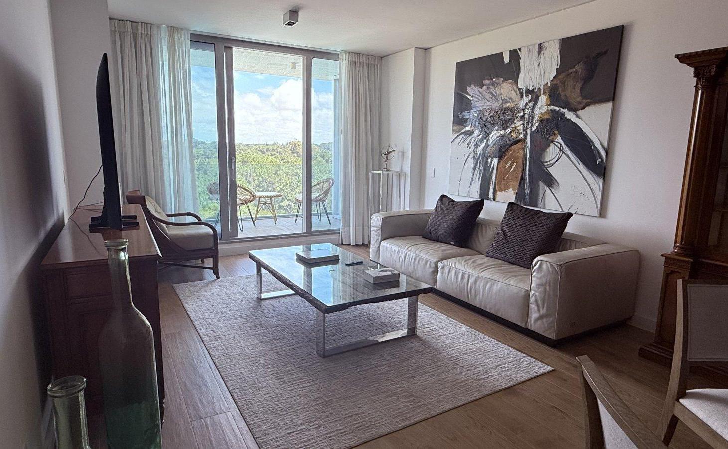 Foto de VENTA APARTAMENTO TORRE TRUMP 2 AMBIENTES 1 COCHERA PUNTA DEL ESTE, imagen 2
