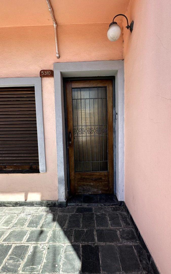 VENTA PH POR PASILLO 4 AMBIENTES 2 PATIOS TERRAZA CASEROS