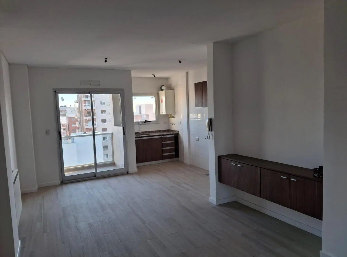 VENTA DEPARTAMENTO SEMIPISO 2 AMBIENTES QUILMES CENTRO 1