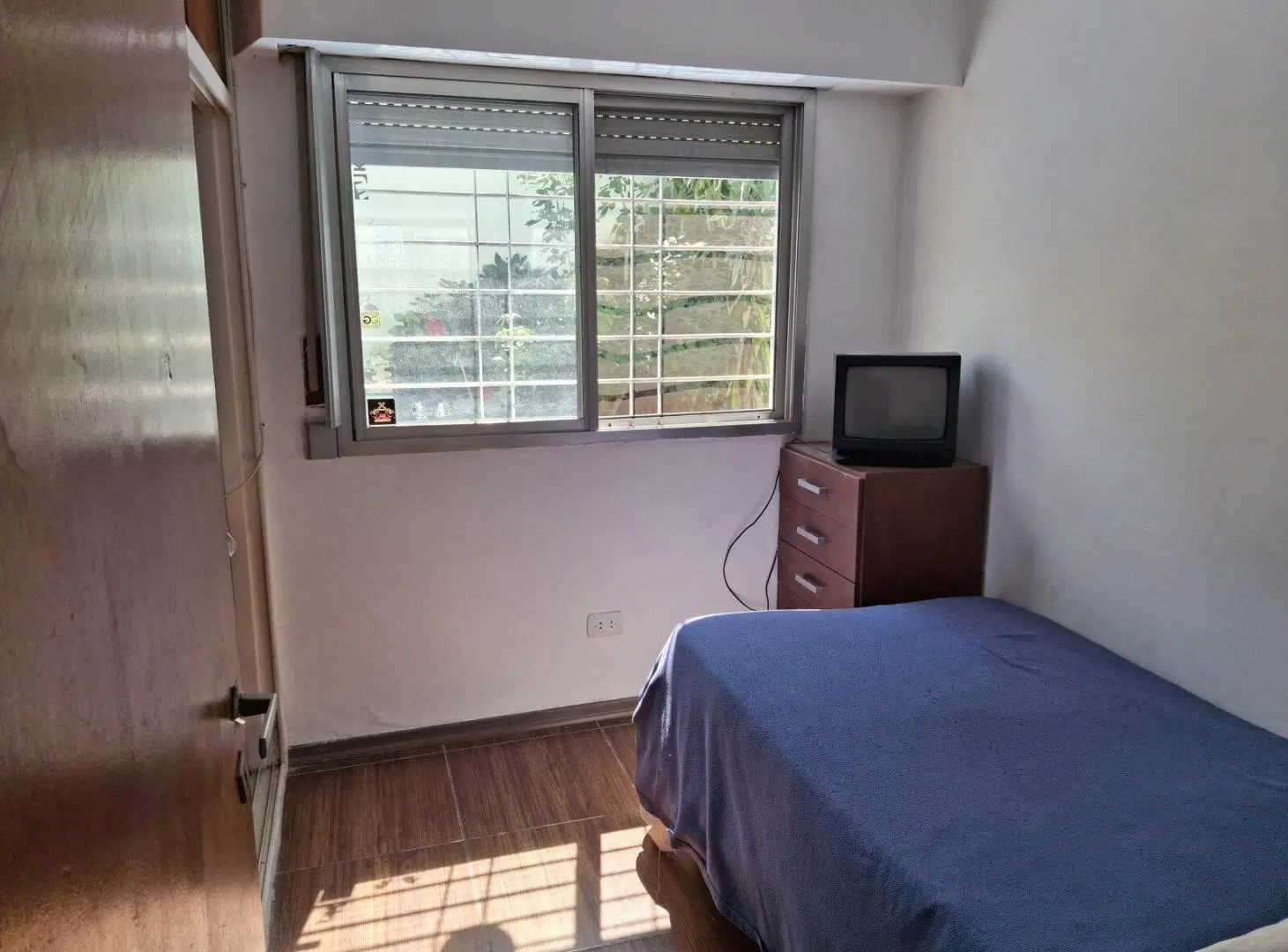 VENTA OPORTUNIDAD CASA 4 AMBIENTES COCHERA QUILMES 1