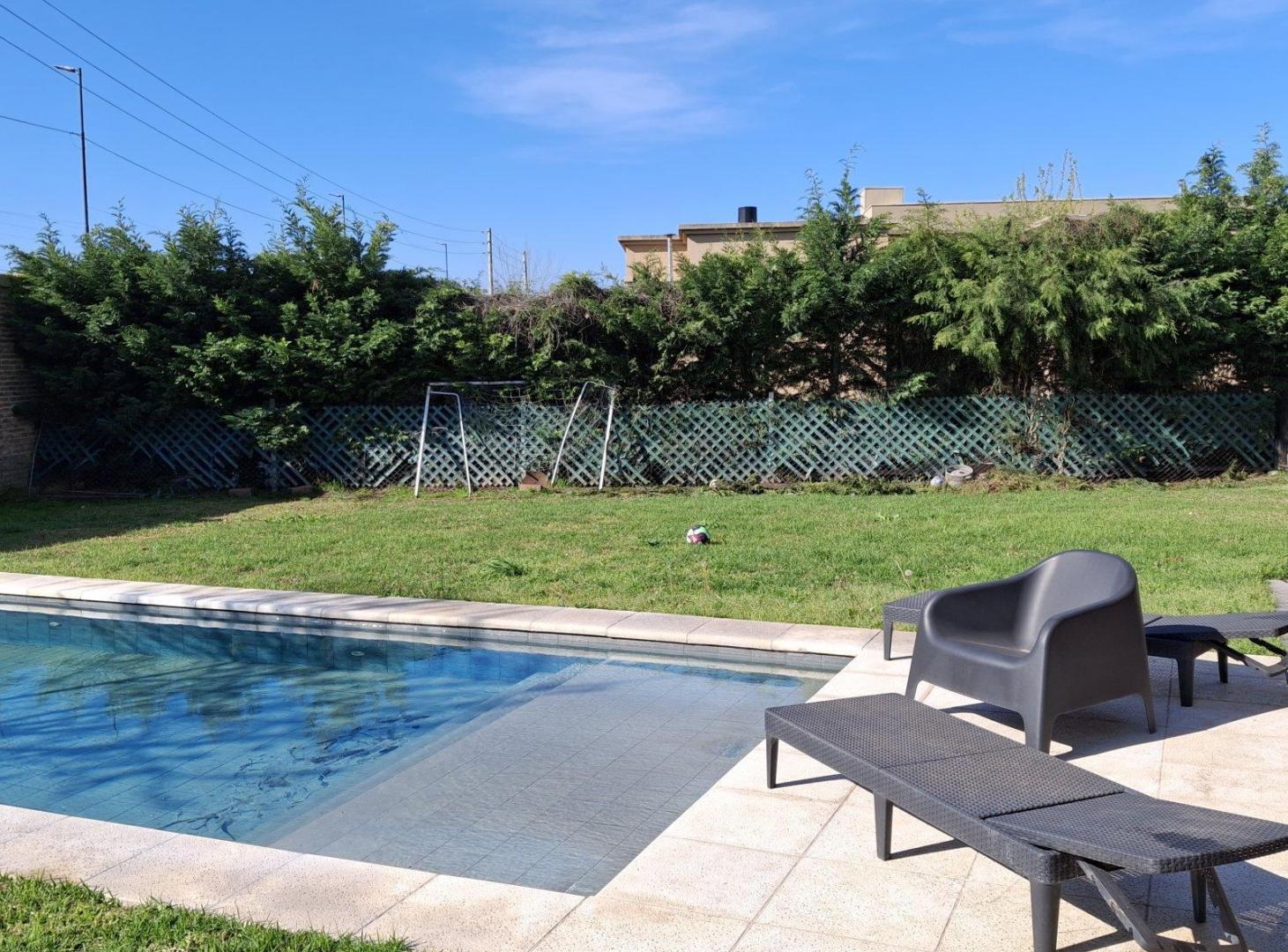 Foto de VENTA CASA 5 AMBIENTES BARRIO LOS TRONCOS BERAZATEGUI, imagen 2