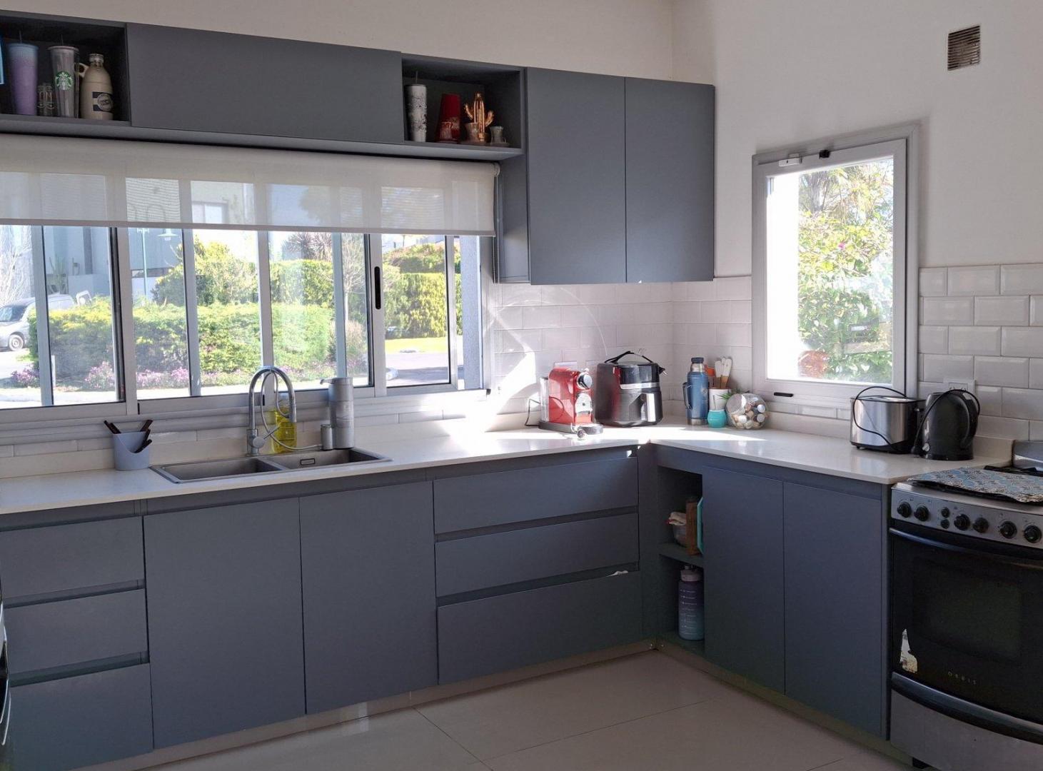 Foto de VENTA CASA 5 AMBIENTES BARRIO LOS TRONCOS BERAZATEGUI, imagen 1
