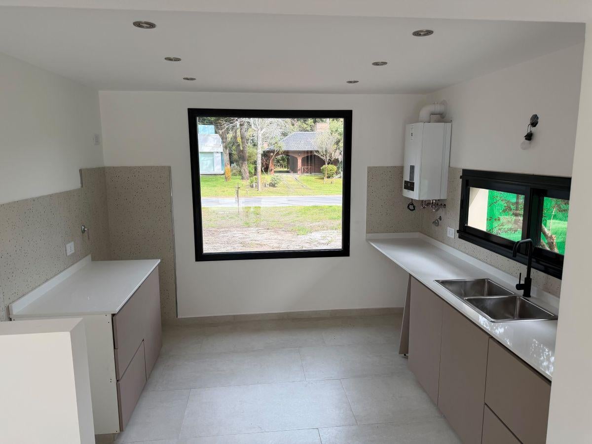 Foto de Casa De Categoría En Venta De 3 Ambientes Con Entrepiso. Dueño Directo, imagen 3