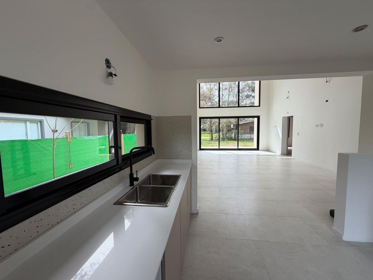 Foto de Casa De Categoría En Venta De 3 Ambientes Con Entrepiso. Dueño Directo, imagen 5