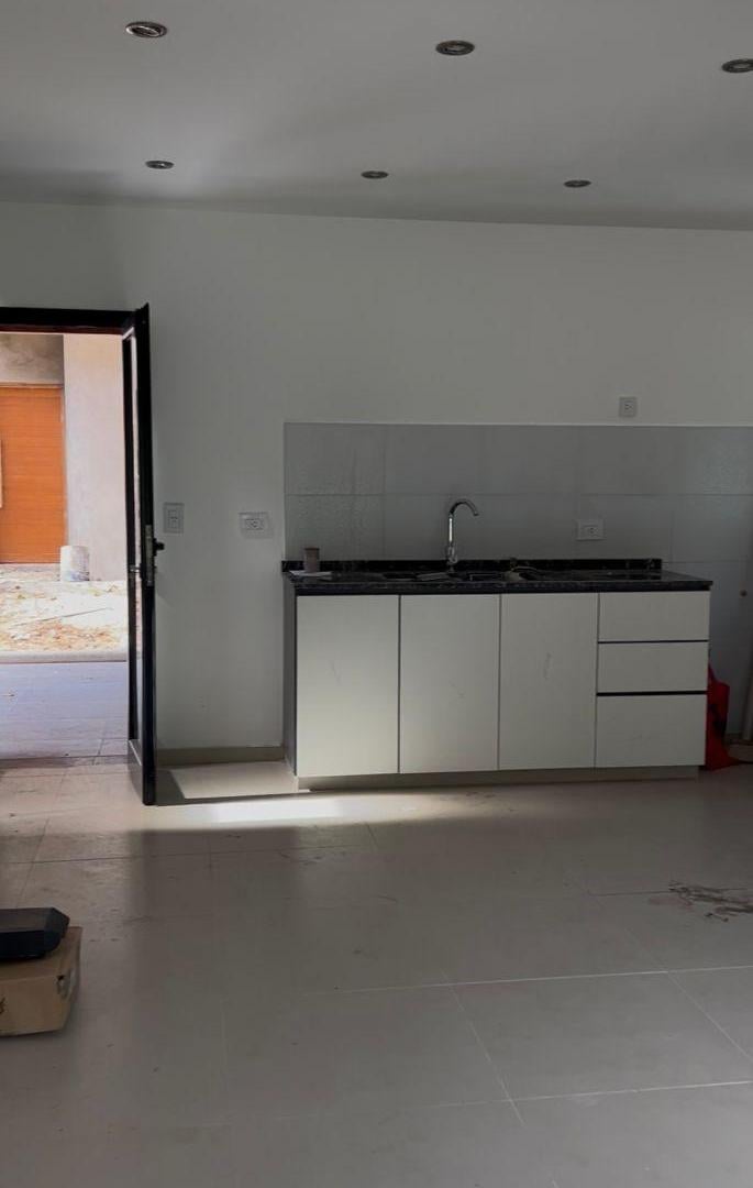 Foto de VENTA CASA DE 3 AMBIENTES TIPO DUPLEX. COSTA DEL ESTE, SOBRE AV, imagen 3
