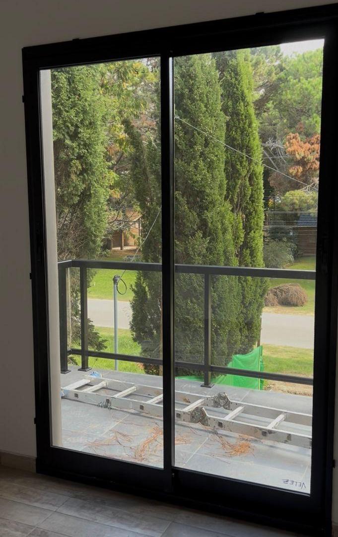 Foto de VENTA CASA DE 3 AMBIENTES TIPO DUPLEX. COSTA DEL ESTE, SOBRE AV, imagen 5