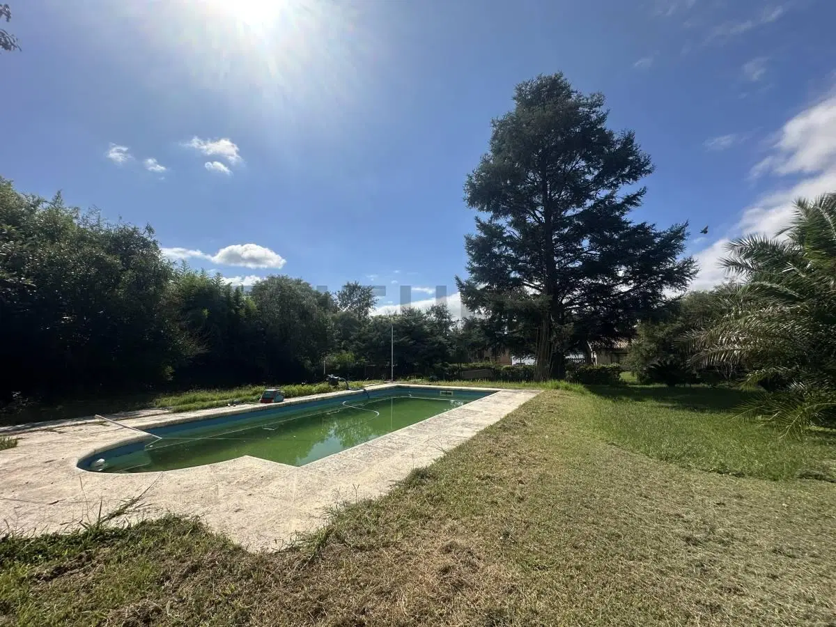 GRAN Casa con PILETA y ENORME Terreno ESQUINA de 1982 m2 en LAGO AZUL a 50 mts bajada al LAGO 5