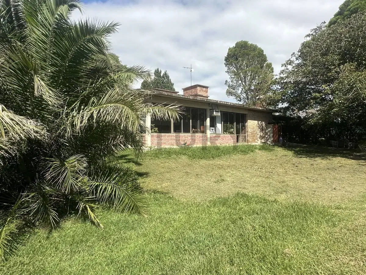 GRAN Casa con PILETA y ENORME Terreno ESQUINA de 1982 m2 en LAGO AZUL a 50 mts bajada al LAGO 4