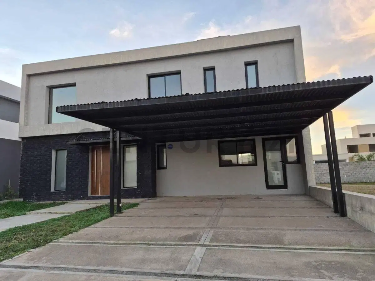 OPORTUNIDAD GRAN CASA 5 dormitorios c/ pileta, 196m2 construidos, 360m2 terreno 1