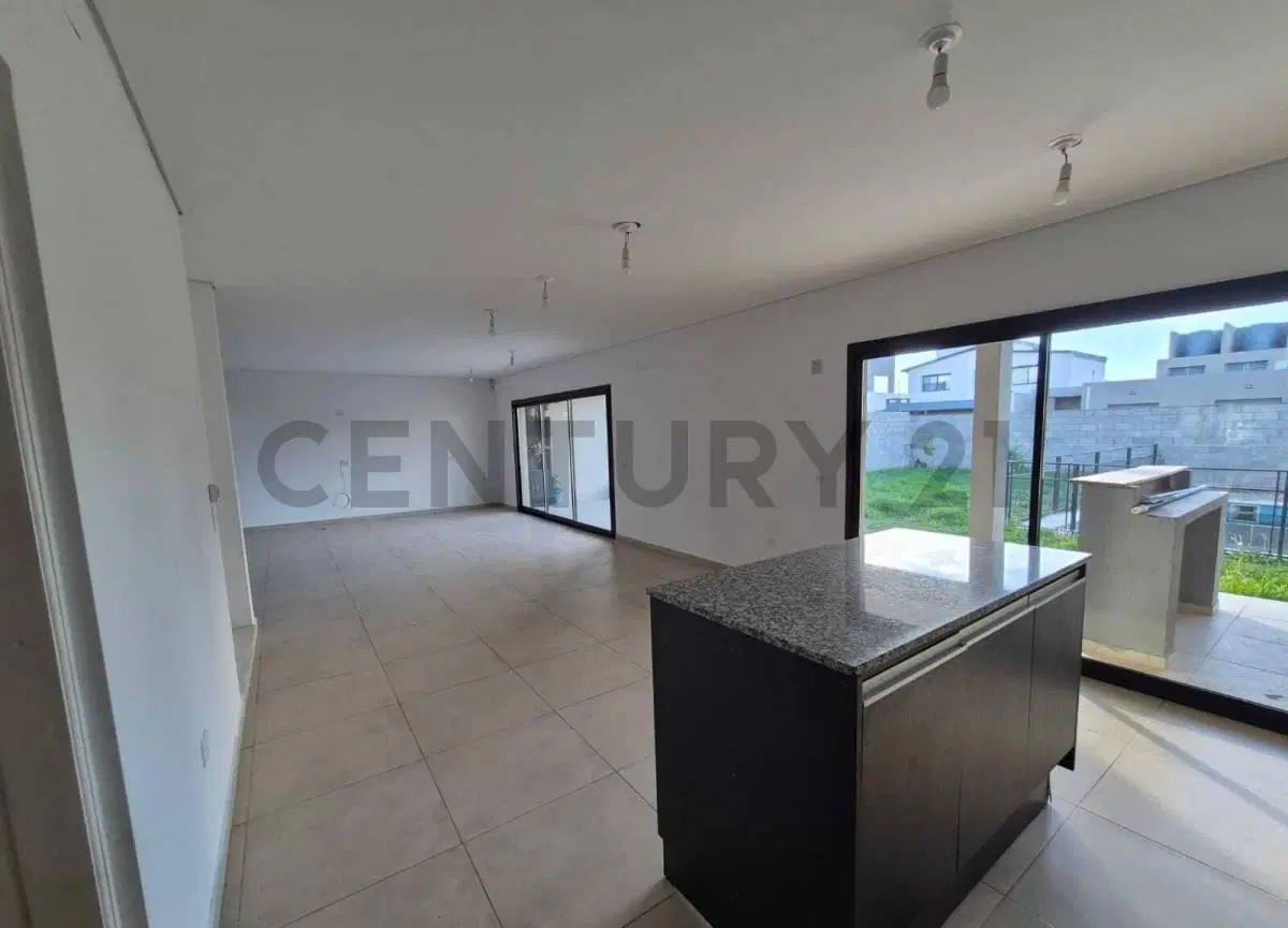 OPORTUNIDAD GRAN CASA 5 dormitorios c/ pileta, 196m2 construidos, 360m2 terreno 2