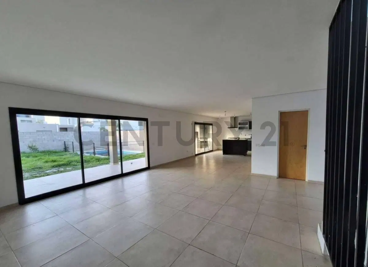 OPORTUNIDAD GRAN CASA 5 dormitorios c/ pileta, 196m2 construidos, 360m2 terreno 5