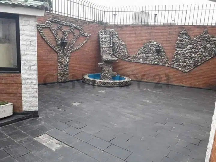 GRAN CASA 3 DORMITORIOS, DE  ARQUITECTURA CLASICA SOLIDA. APTA CREDITO 2