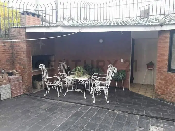 GRAN CASA 3 DORMITORIOS, DE  ARQUITECTURA CLASICA SOLIDA. APTA CREDITO 8