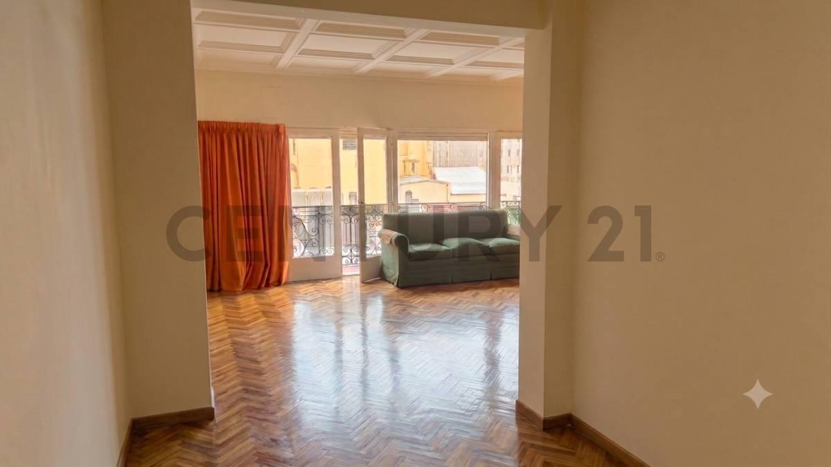 Foto de Amplio y luminoso departamento. Estratégicamente ubicado. 4 dormitorios., imagen 3