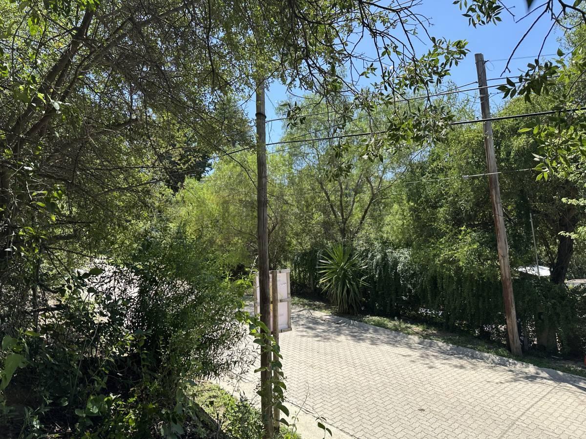 Foto de Lote ESQUINA en OPORTUNIDAD de 879 m2 en La Serranita, imagen 3