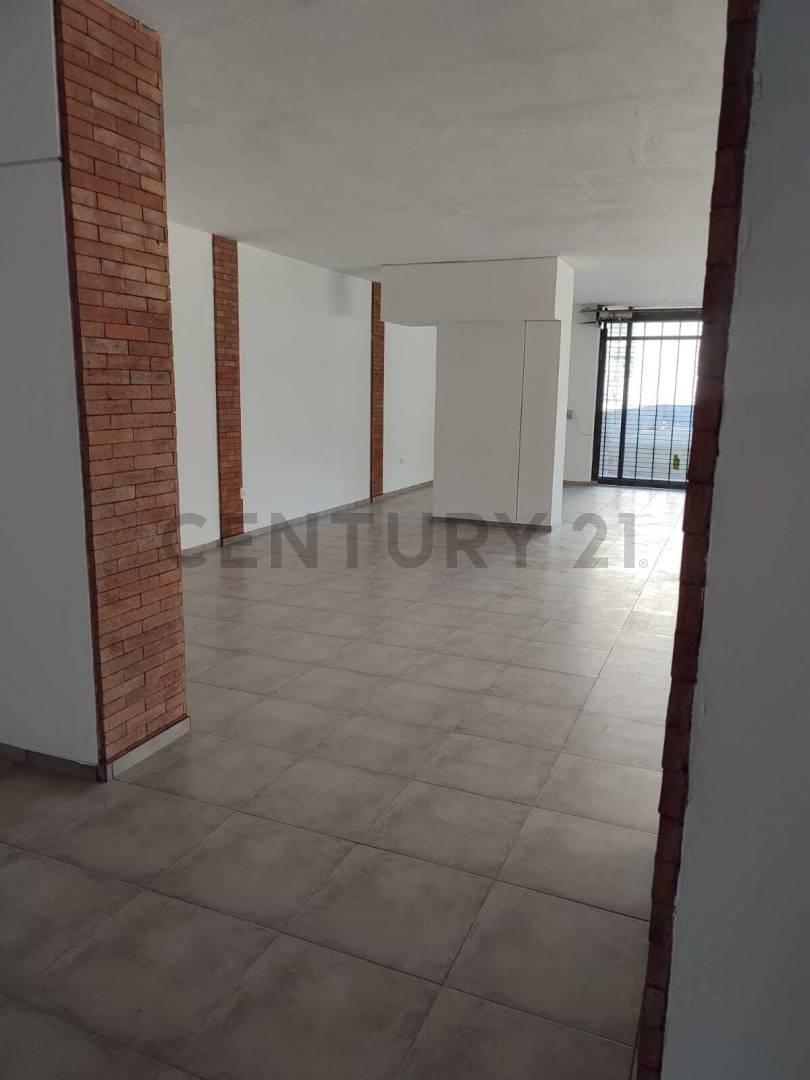 Foto de VENTA LOCAL COMERCIAL 140 METROS BARRIO LICEO PROCREAR, imagen 4