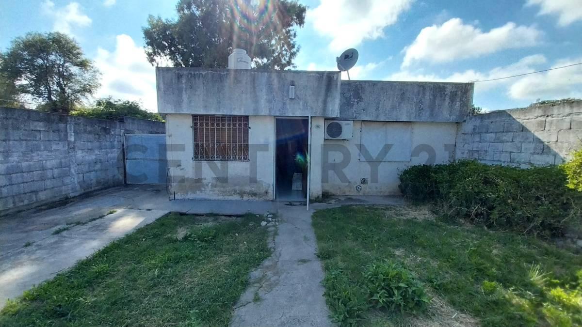 Foto de OPORTUNIDAD Casa de 107 m2 cubiertos a RECICLAR en Rio Cuarto, imagen 1