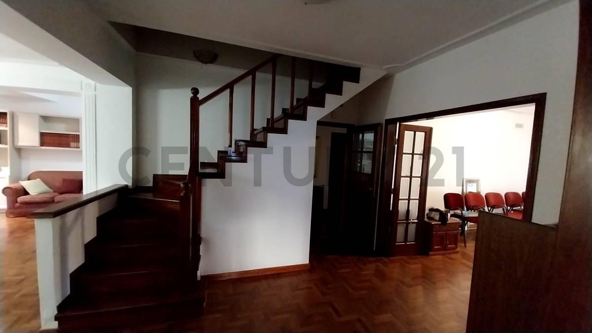 Foto de GRAN Casa de CATEGORIA C/ 5 Dorm. y Piscina en el CENTRO de Rio Cuarto, imagen 5