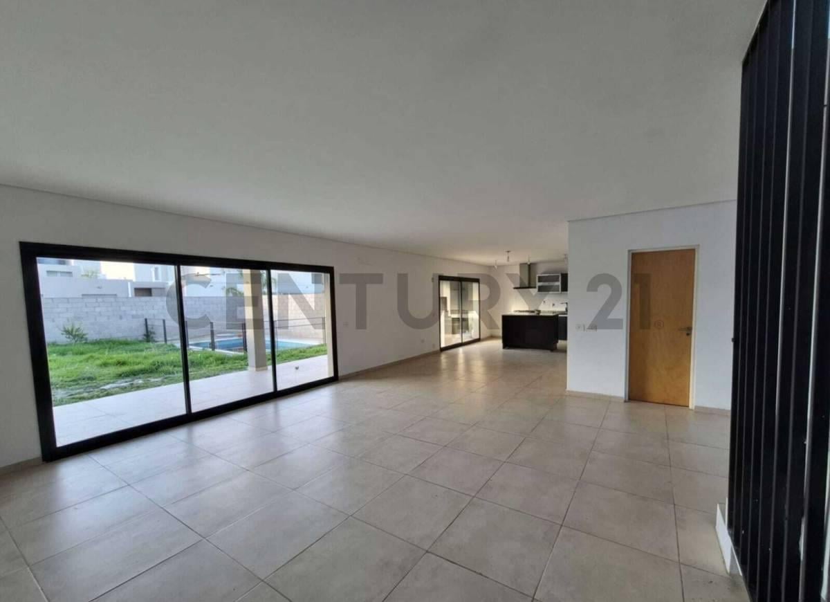 Foto de OPORTUNIDAD GRAN CASA 4 dormitorios c/ pileta, 196m2 construidos, 360m2, imagen 2