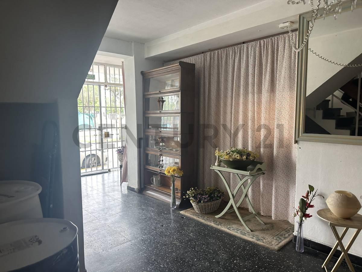 Foto de Gran LOCAL de 609 m2 frente Plaza Rafael Nuñez, imagen 2