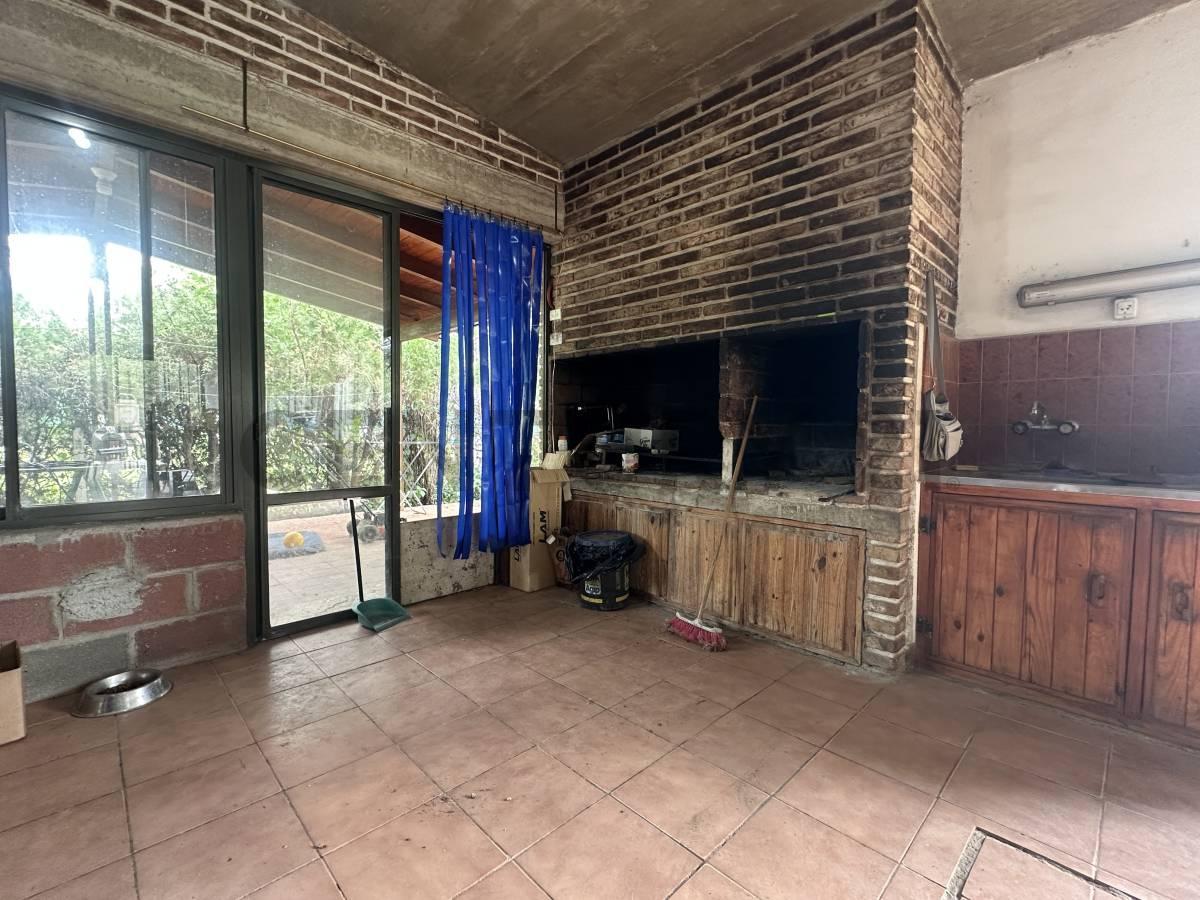 Foto de GRAN Casa con PILETA y ENORME Terreno ESQUINA de 1982 m2 en LAGO AZUL a, imagen 2