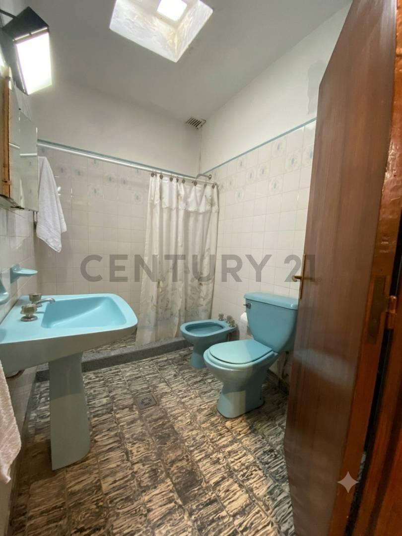 Foto de Gran Propiedad Multifamiliar con Excelente Potencial de Renta – Próxima, imagen 2