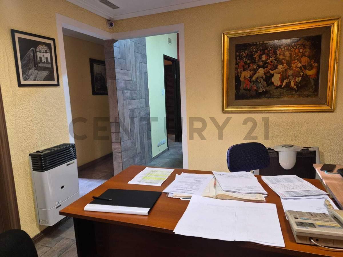 Foto de GRAN OFICINA EXCELENTE UBICACIÓN - RECEPCIÓN Y 5 PRIVADOS -, imagen 2