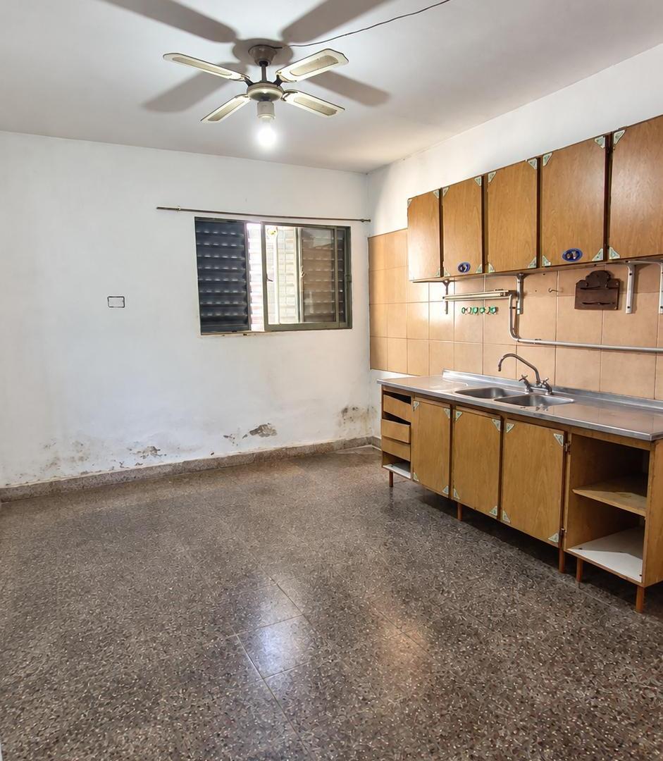 Foto de GRAN OPORTUNIDAD 3 en 1 Casa mas dos Dptos a refaccionar., imagen 4