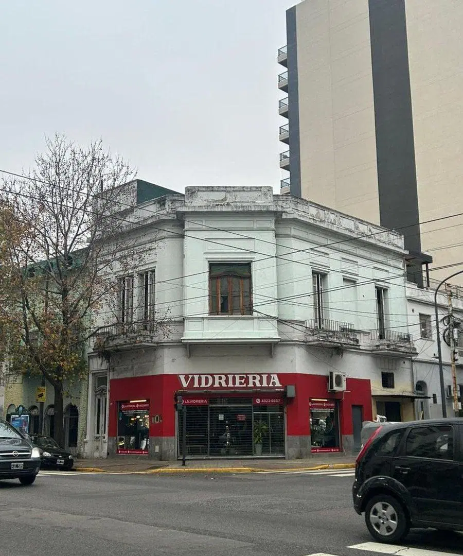 VENTA LOTE ESQUINA 1.400m2 VENDIBLES AV INDEP.4200 2