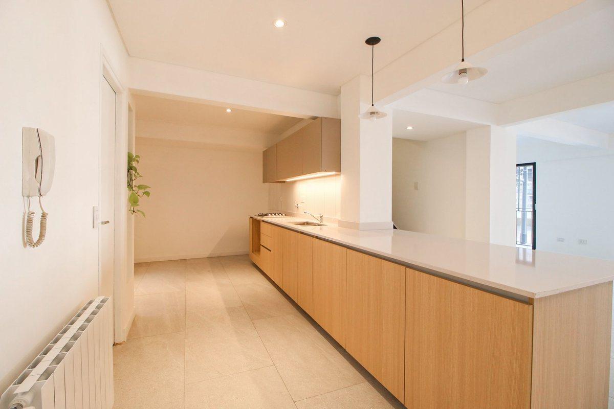 Duplex 5 amb. CABALLITO REFACCIONADO / BALCON