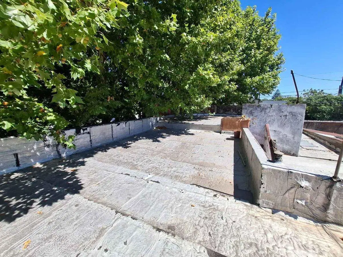 VENTA CASA CON LOCAL EN AVELLANEDA 2
