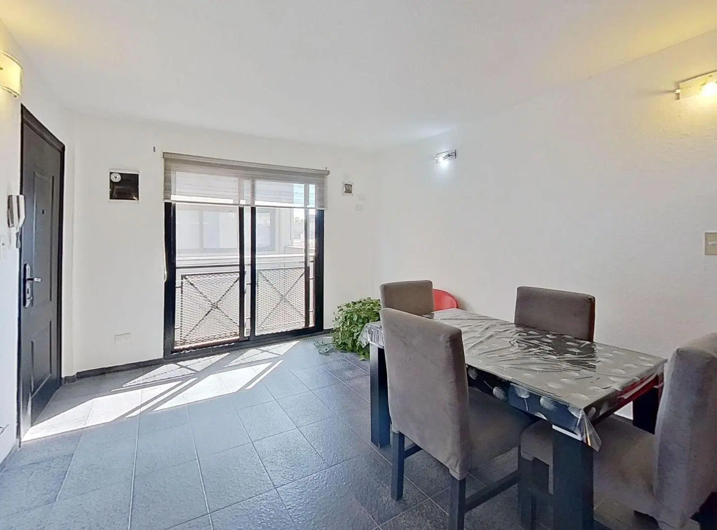 Venta departamento 3 amb tipo duplex Sarandí 4