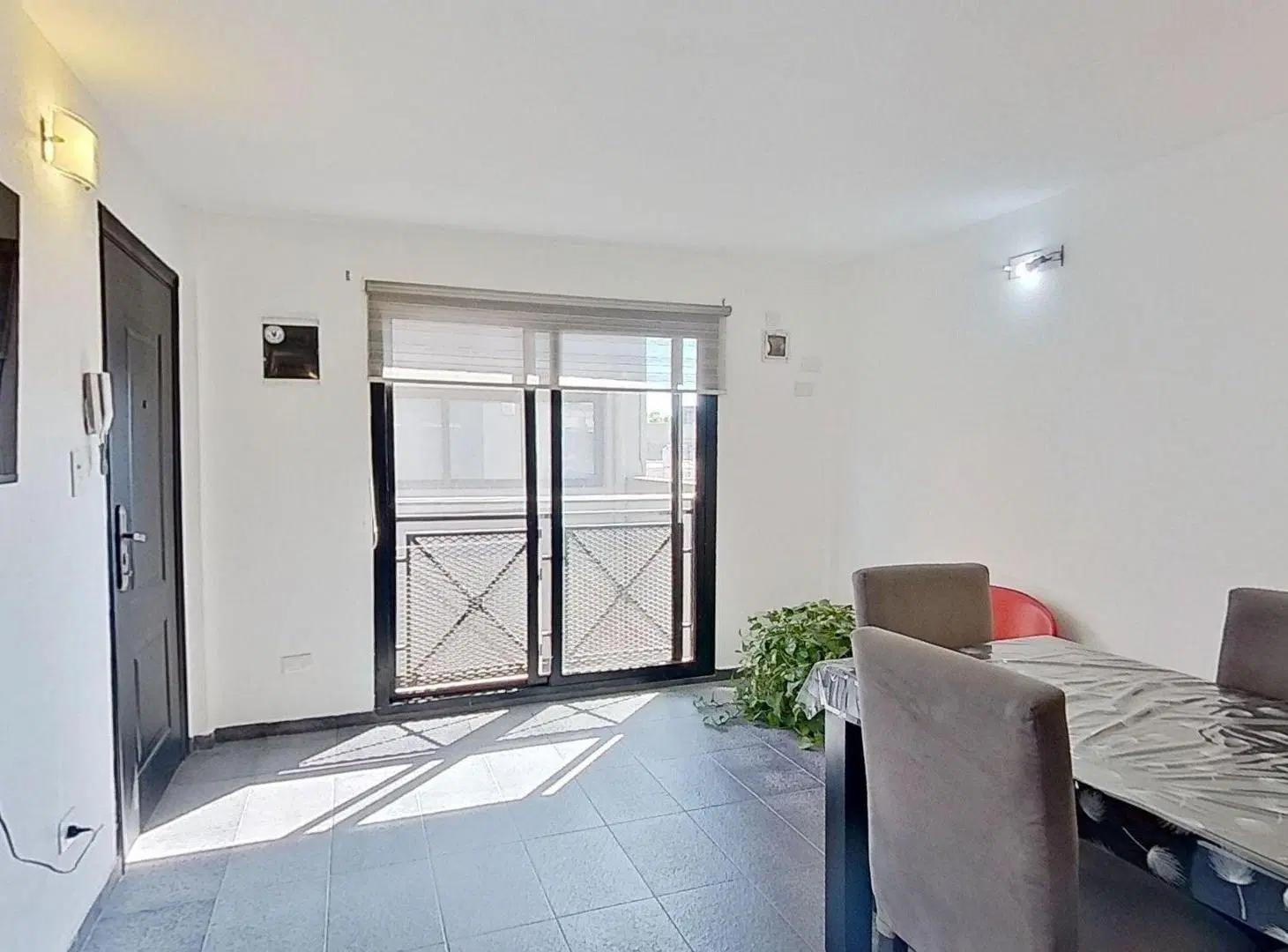 Venta departamento 3 amb tipo duplex Sarandí 2