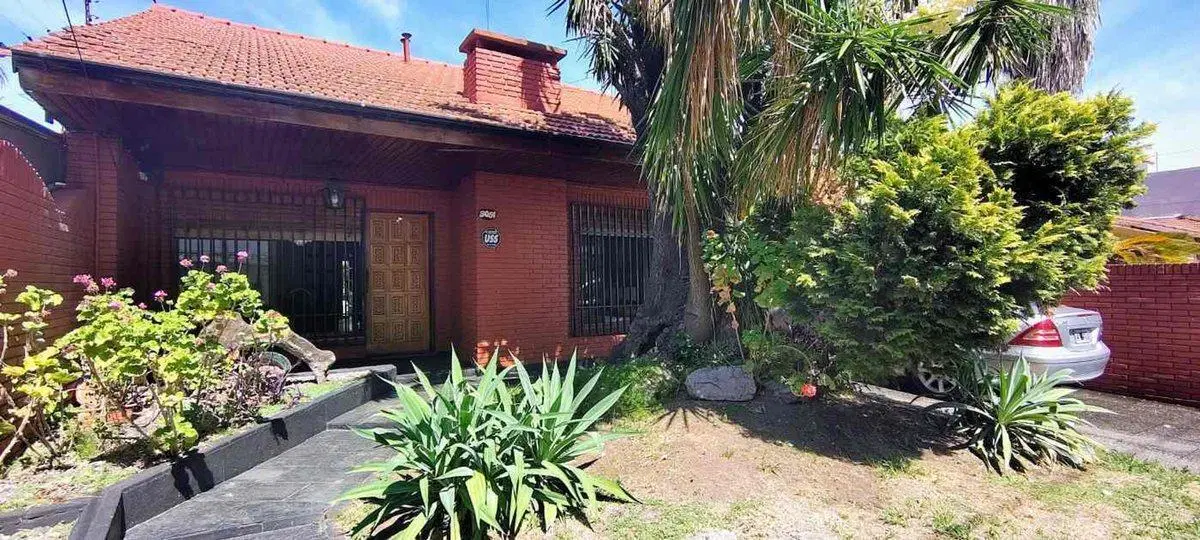 CASA 3 AMB COCH. PARRILLA Y PILETA SAN JUSTO 4