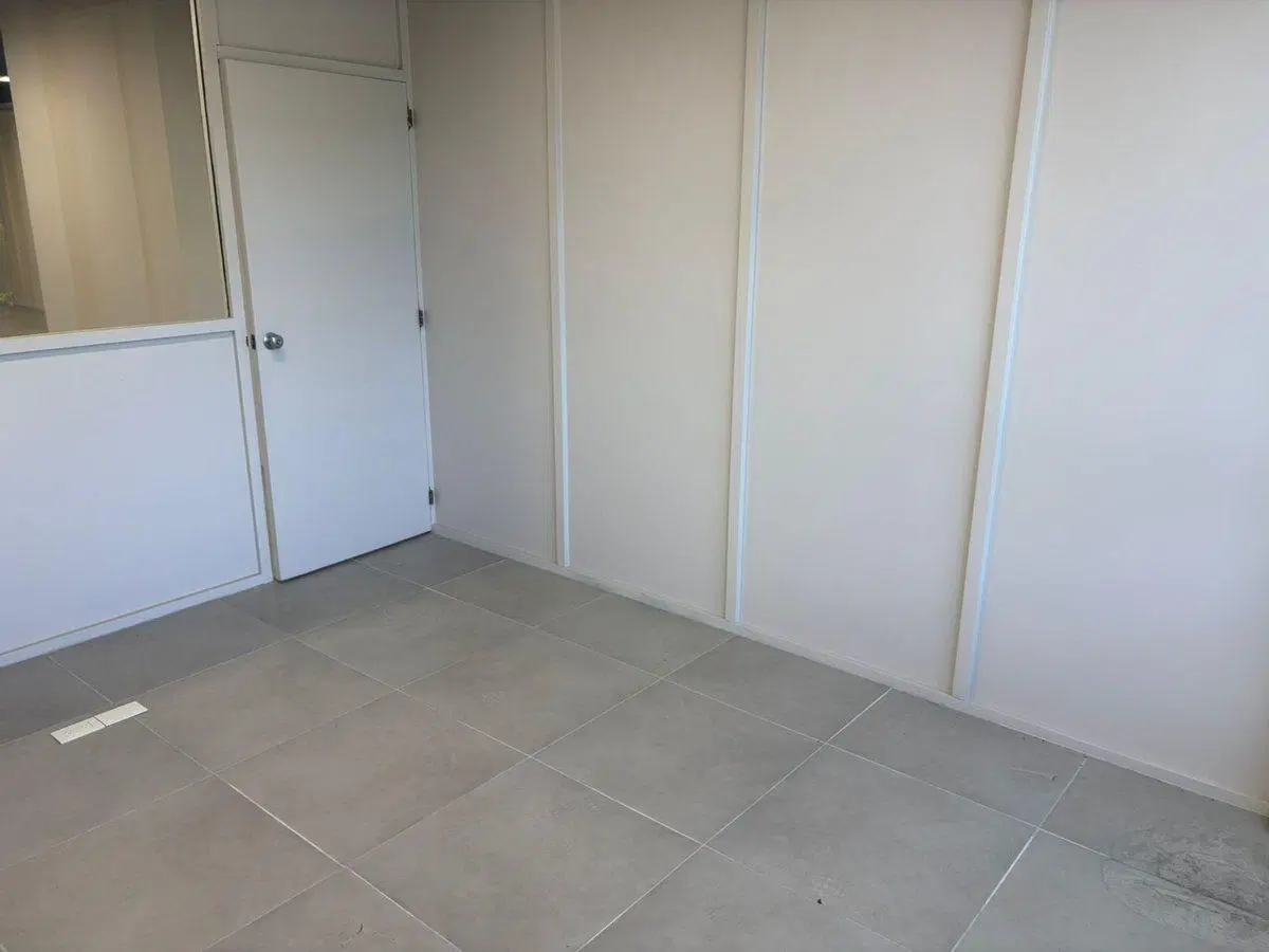 VENTA OFICINAS 200m2 REFACCIONADAS + 2 COCHERAS 5