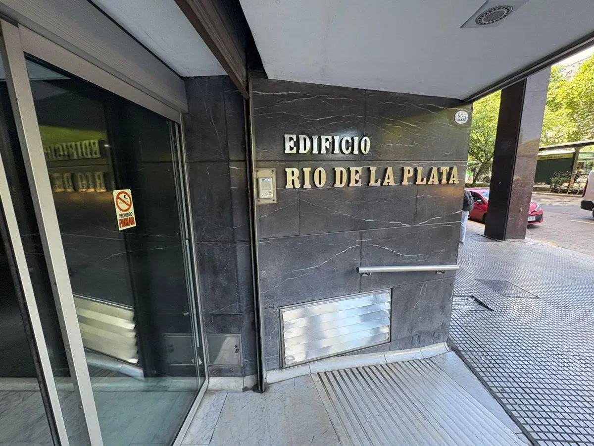 VENTA OFICINAS 200m2 REFACCIONADAS + 2 COCHERAS 2