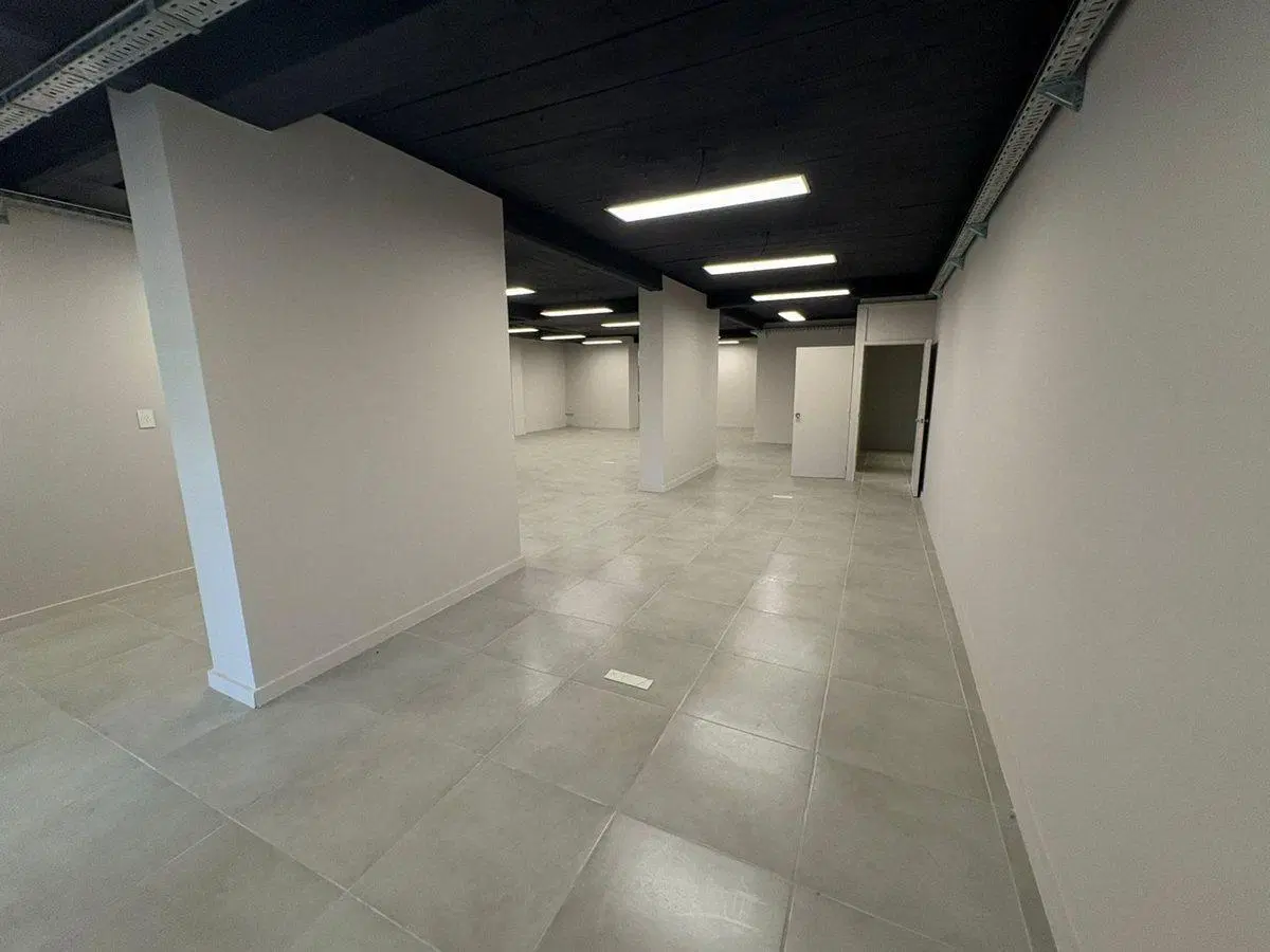 ALQUILEROFICINAS 200m2 REFACCIONADAS + 2 COCHERAS 5