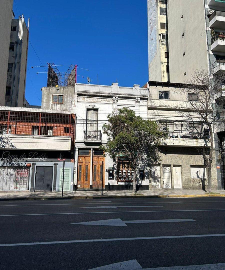 VENTA LOTE 1.600m2 VENDIBLES - AV SAN JUAN 1300